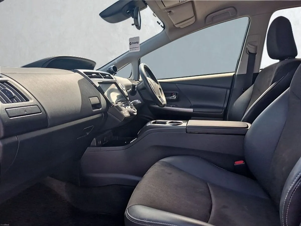 Toyota Prius ** ALPHA  ** 7 SEATER ** HUGE SPEC ** - Image 6