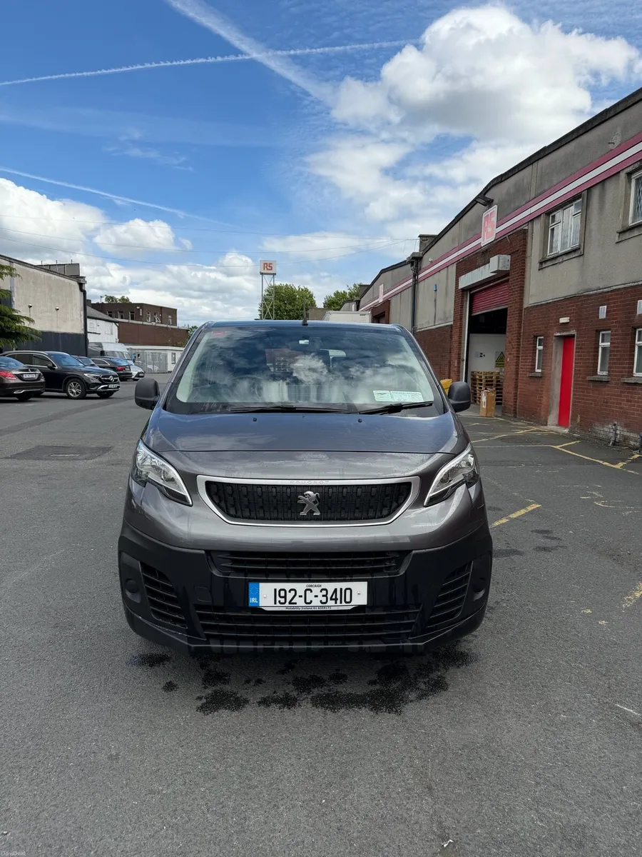 Peugeot Expert 9 seater - Image 4