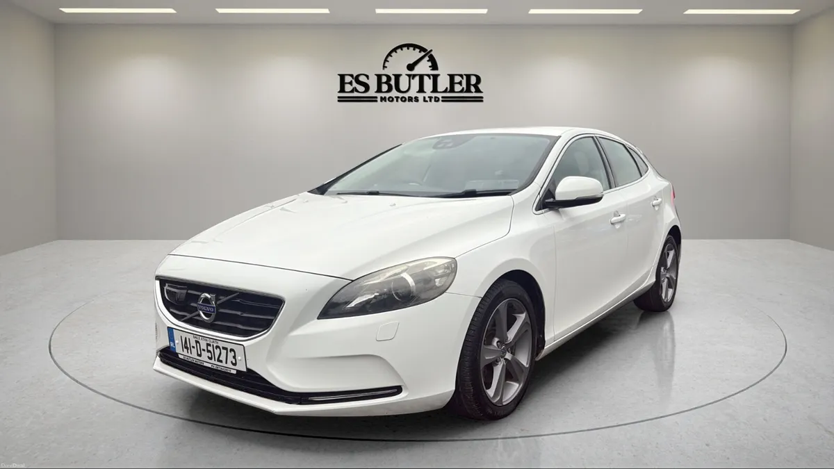 2014 Volvo V40 1.6L AUTO ONLY/LOW KMS 1YR WARRANTY - Image 1