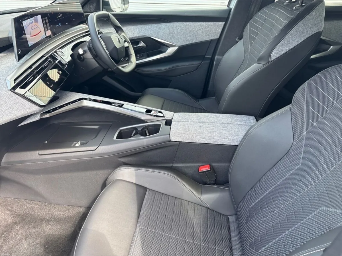 Peugeot 5008 BEV 73kwh 210hp Allure - Image 4