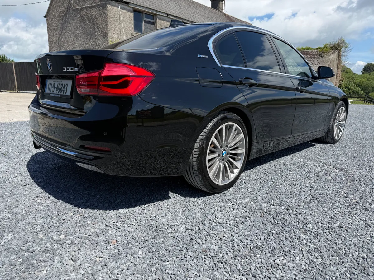 2017 BMW 3-Series Luxury Plug in Hybrid - Image 4