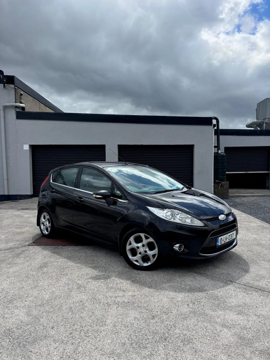 Ford Fiesta 2010 - Image 1
