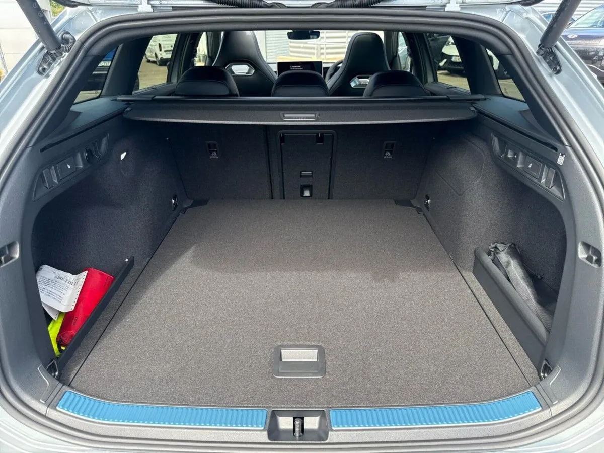 Volkswagen Passat Estate R-Line 2.0 TDI DSG 150HP - Image 4
