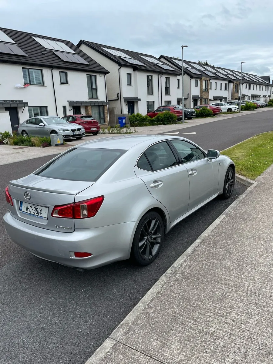 Lexus IS 220d - Image 3