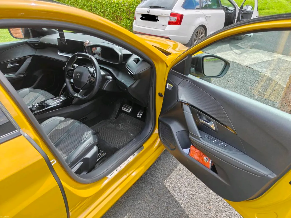 Peugeot e208 GT - Image 5
