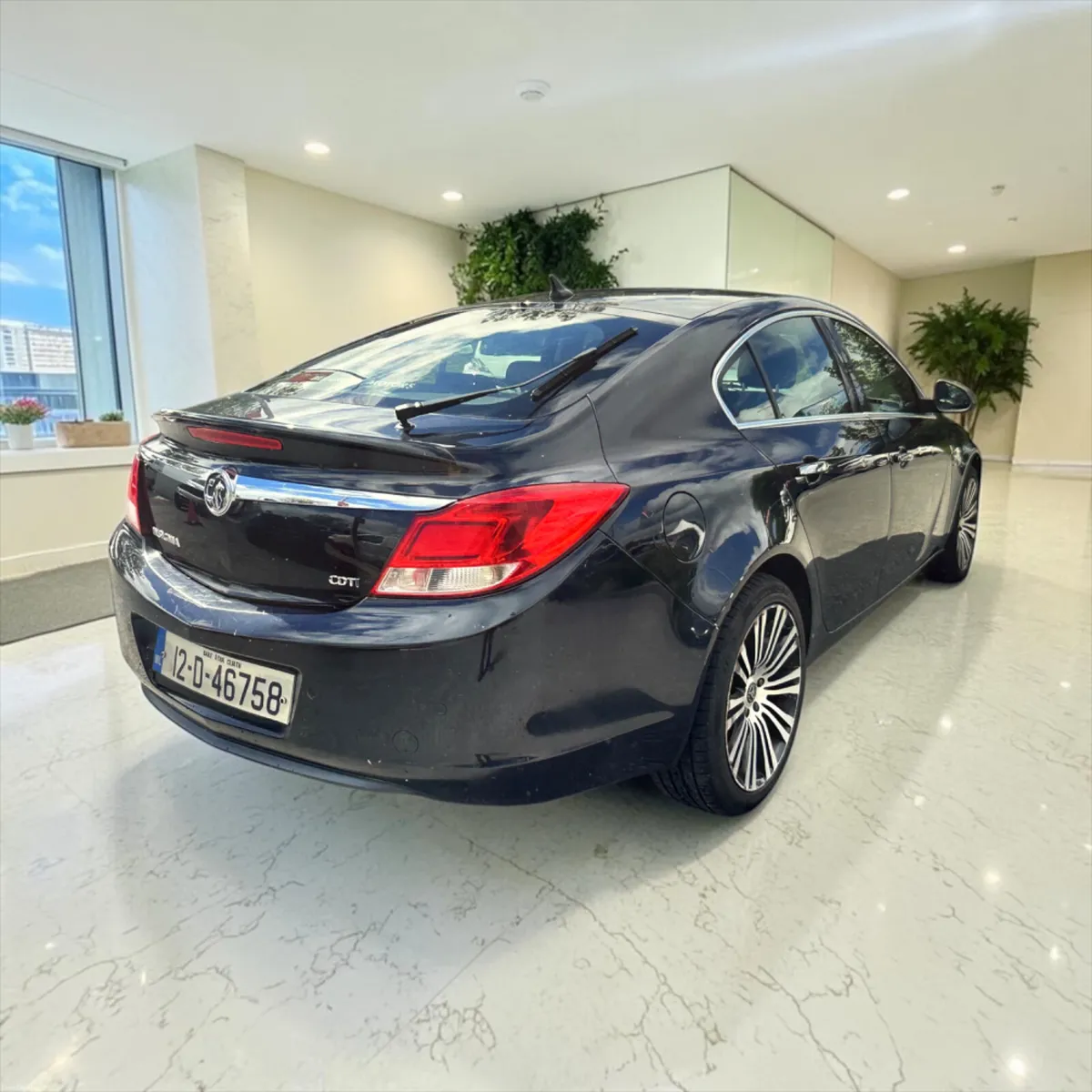 2012 Vauxhall Insignia 2.0 Dsl CDTI SE NAV - Image 2