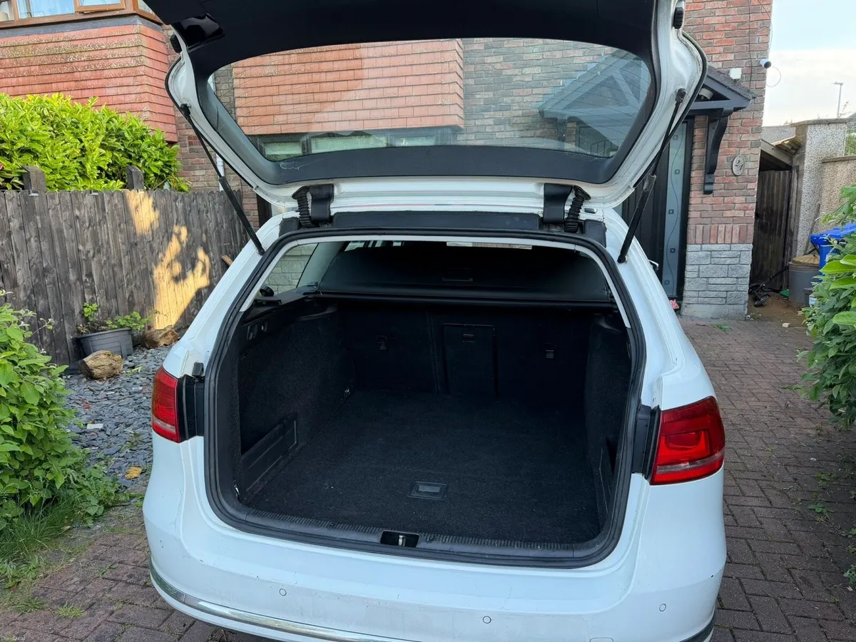 Car - Image 6