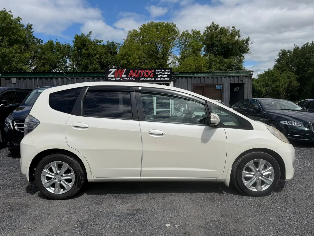 10 HONDA FIT HYBRID 1.3 - Image 5