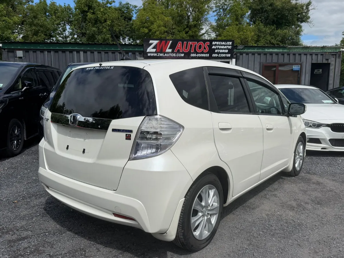 10 HONDA FIT HYBRID 1.3 - Image 6