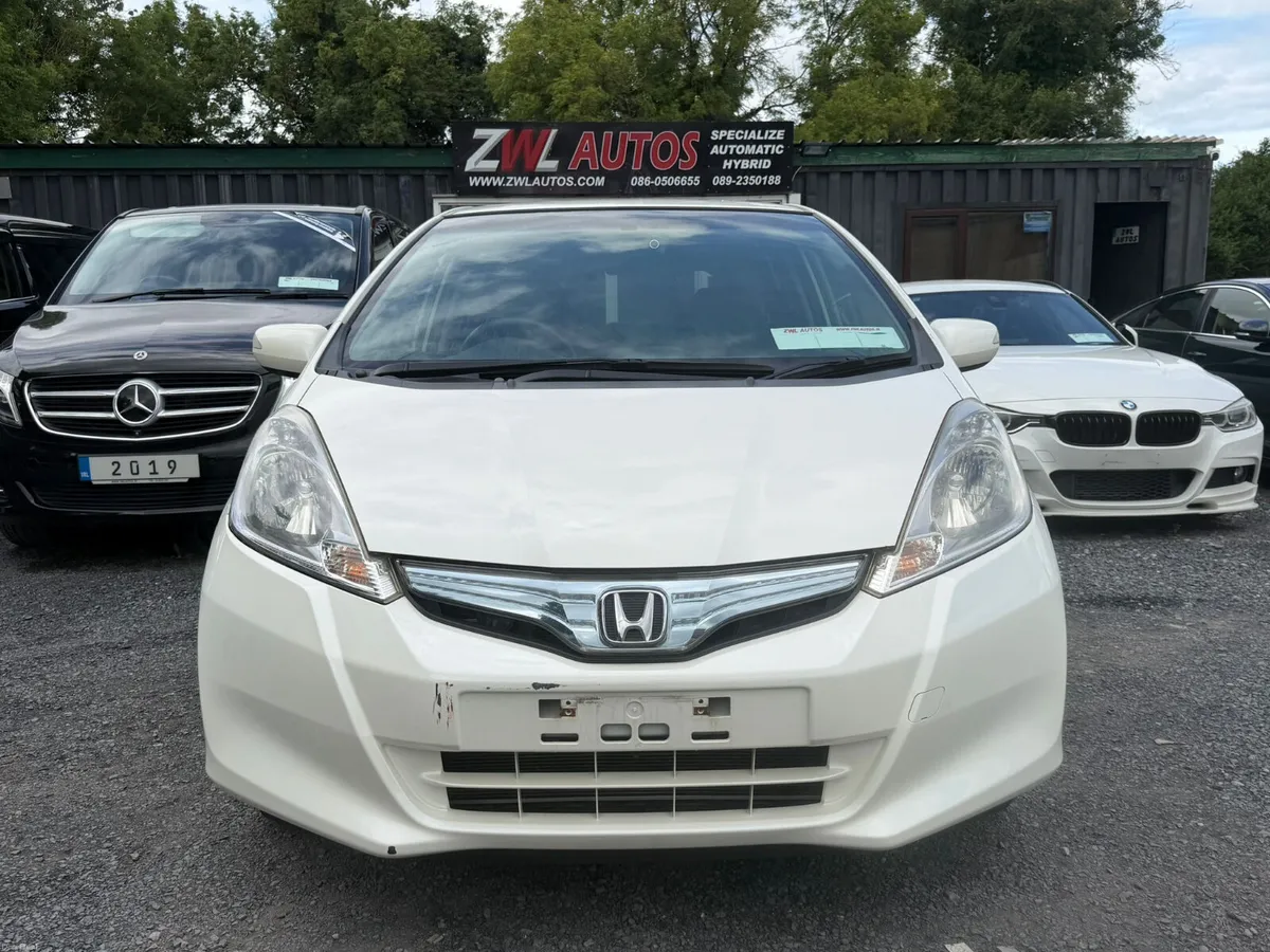 11 HONDA FIT HYBRID 1.3 HEATER SEATS - Image 3