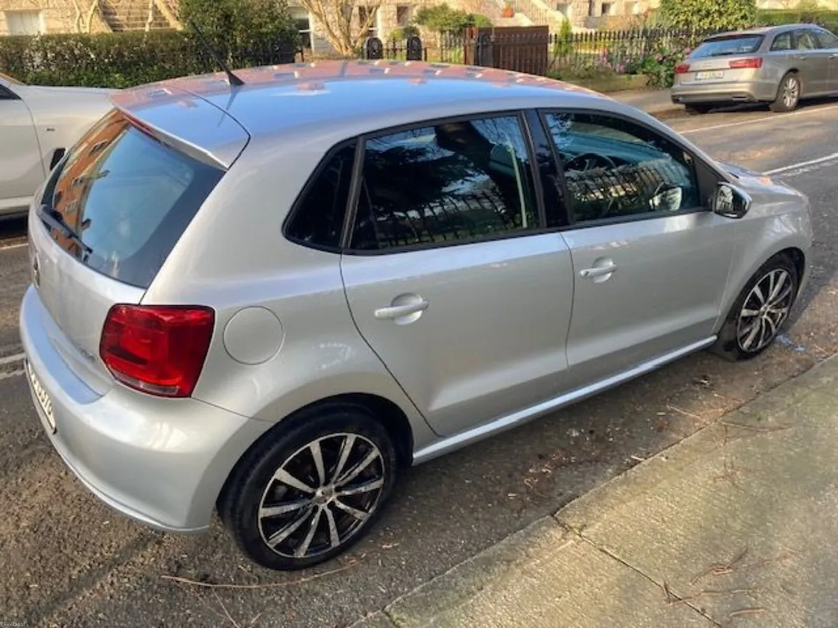 Volkswagen Polo 2010 - Image 2