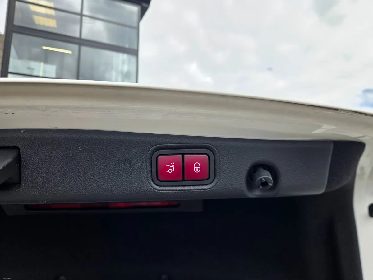 Mercedes-Benz E-Class 2021 - Image 1