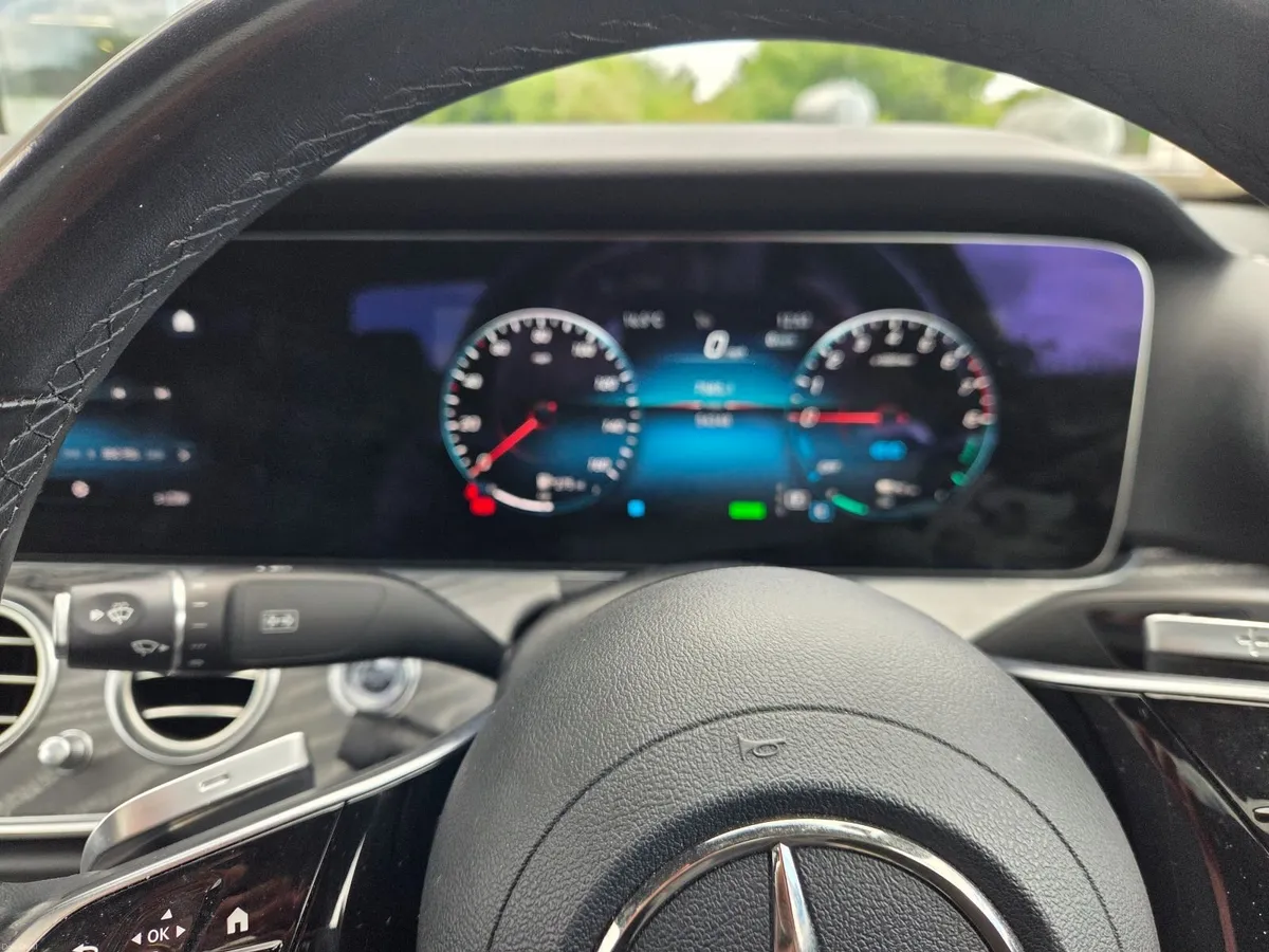 Mercedes-Benz E-Class 2021 - Image 3