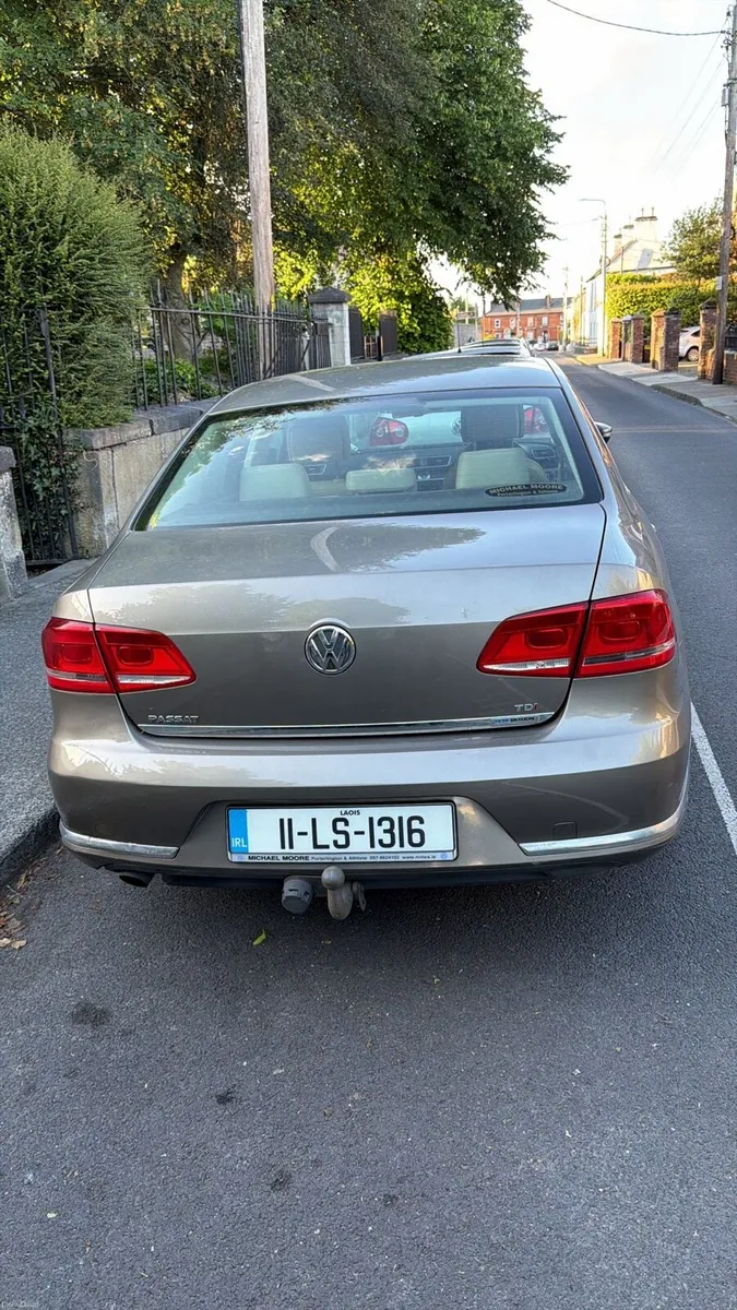 2011 Volkswagen Passat - Image 4