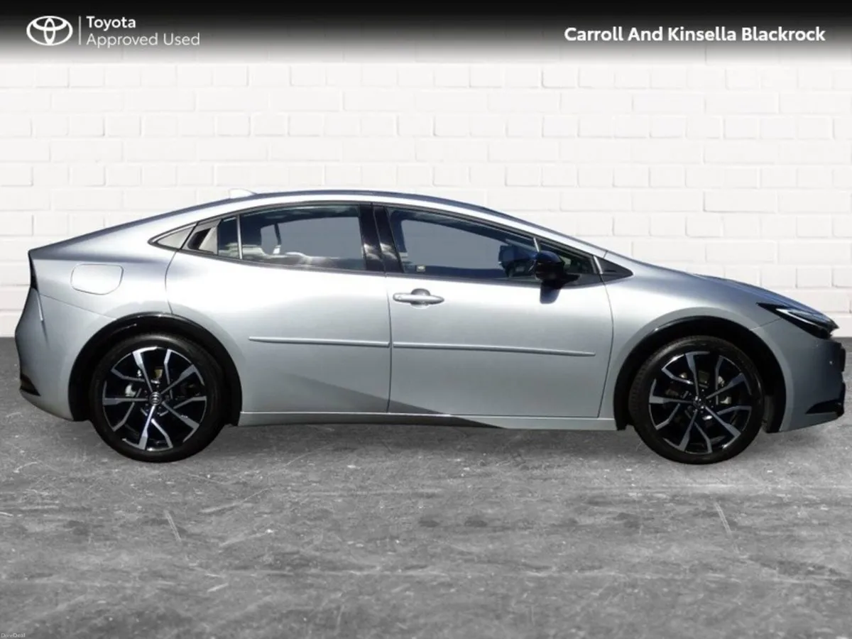 Toyota Prius Plug-In Hybrid - Image 3