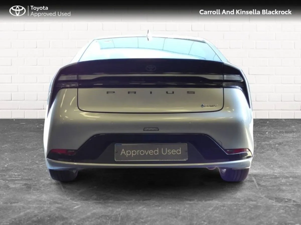 Toyota Prius Plug-In Hybrid - Image 5