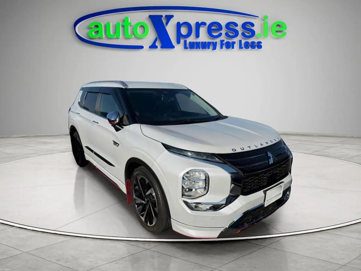 Mitsubishi Outlander PHEV G, Ultra Low mileage, Au - Image 1