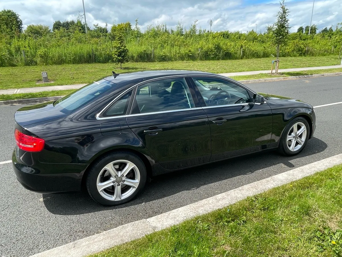 Black Audi A4 Technik 2.0 TDI 136 PS - Image 3