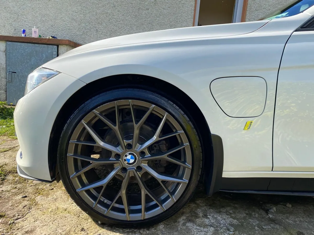 BMW 330e eSport Plug-In Hybrid - 2016 - Image 3