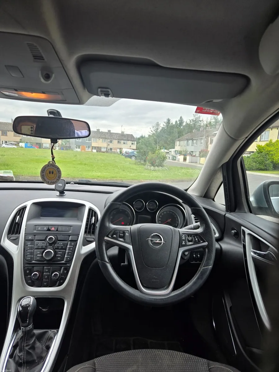Opel Astra 2012 - Image 4