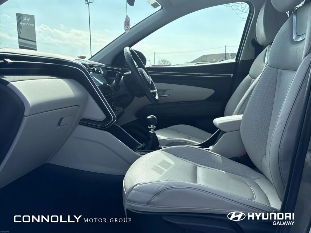 Hyundai Tucson 2WD Executive Plus w 2 Tone Roof - Image 5