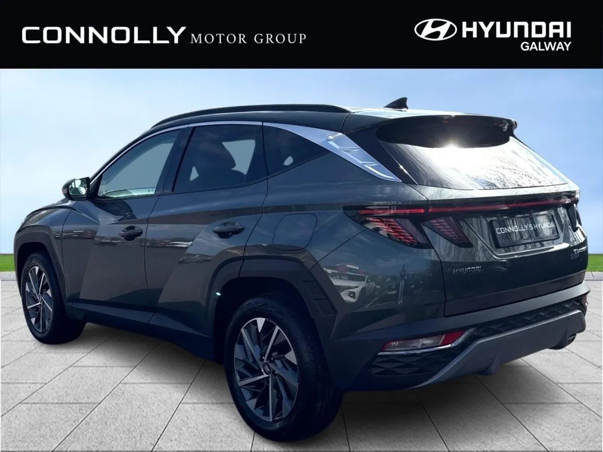 Hyundai Tucson 2WD Executive Plus w 2 Tone Roof - Image 2