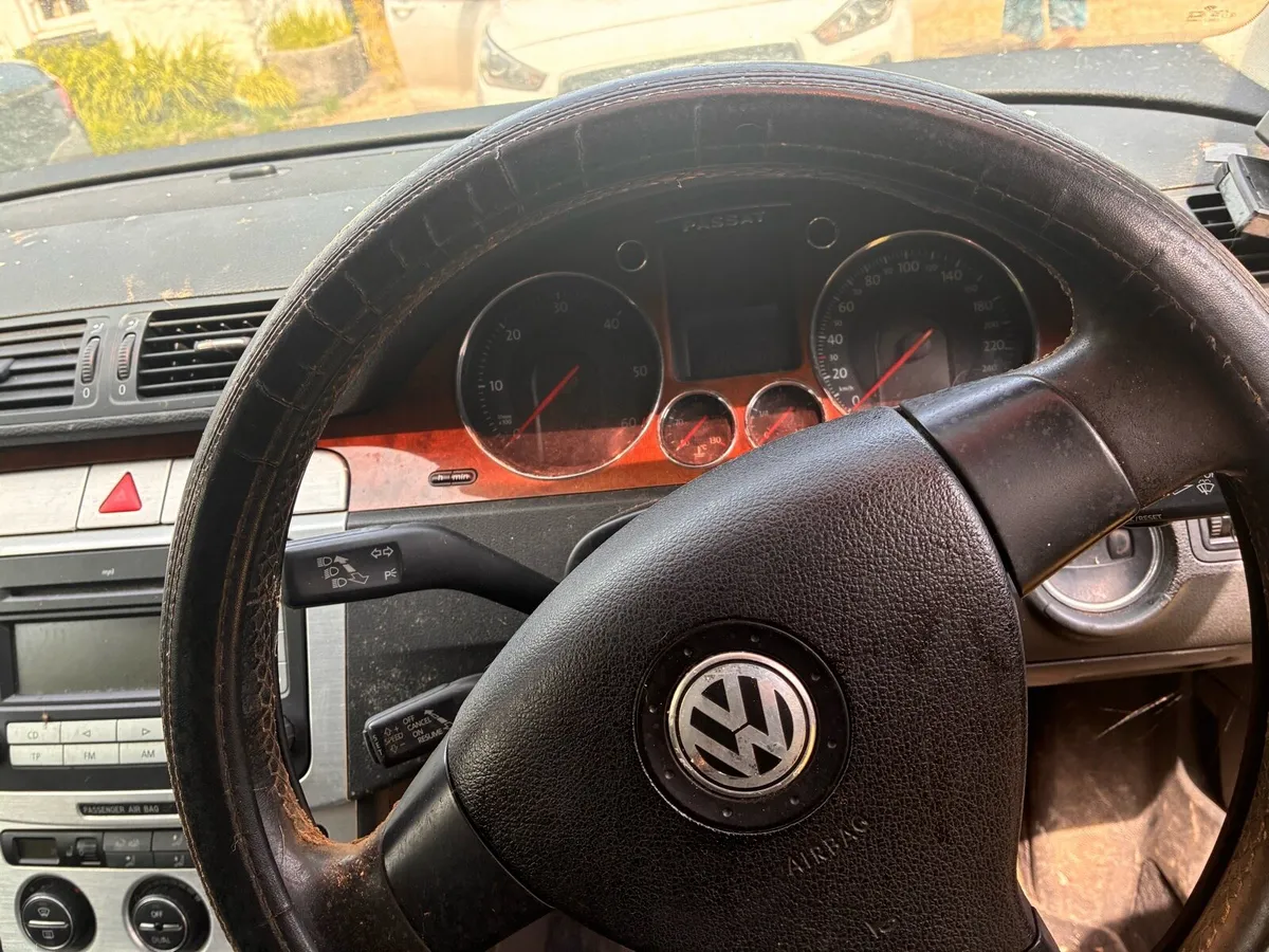 2007 Volkswagen Passat - Image 2