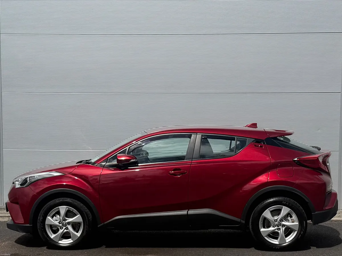 Toyota C-HR 2017 - Image 3