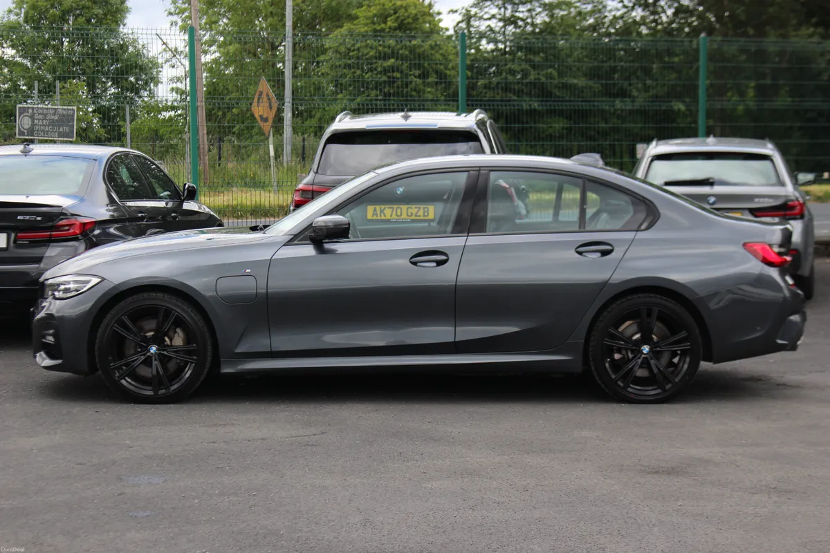 BMW 3-Series 2019 330E MSPORT MINERAL GREY - Image 4