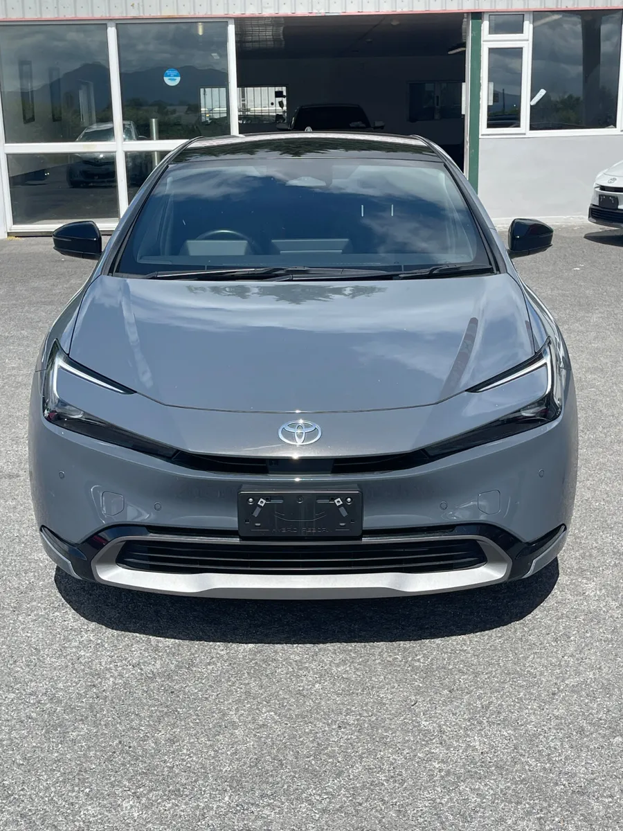 2023-1 Toyota Prius - Image 2
