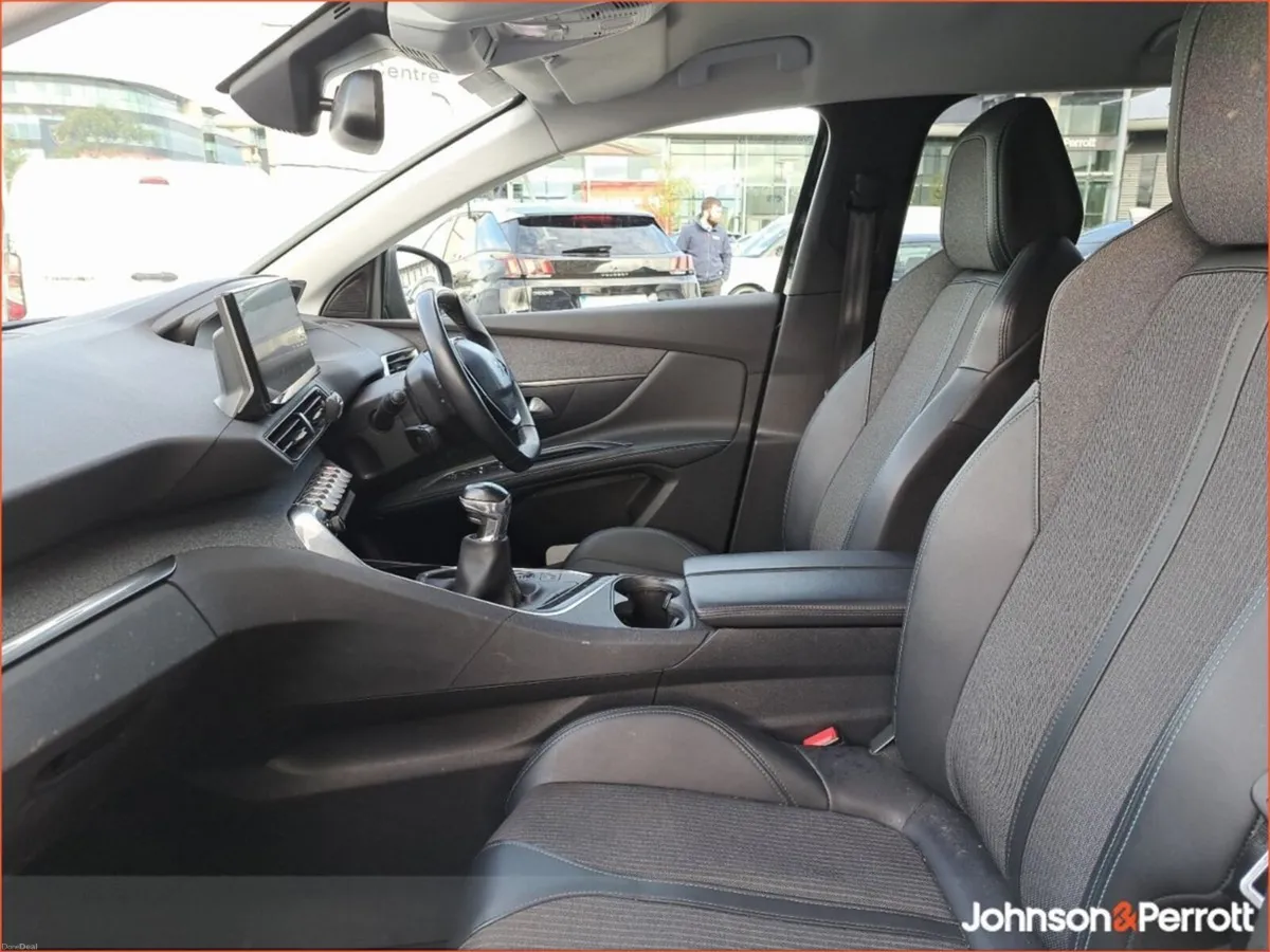Peugeot 5008 1.2 PureTech 130bhp Allure - Image 3