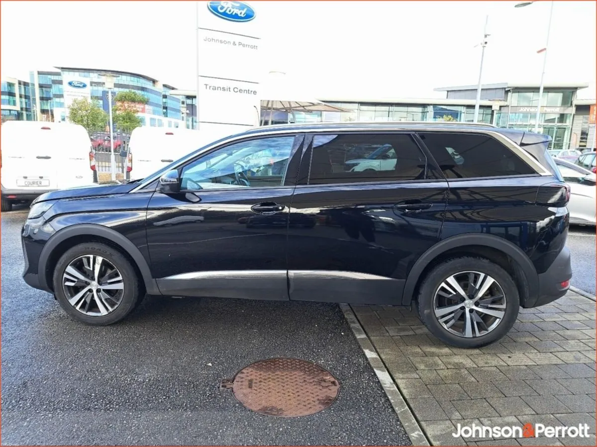 Peugeot 5008 1.2 PureTech 130bhp Allure - Image 5
