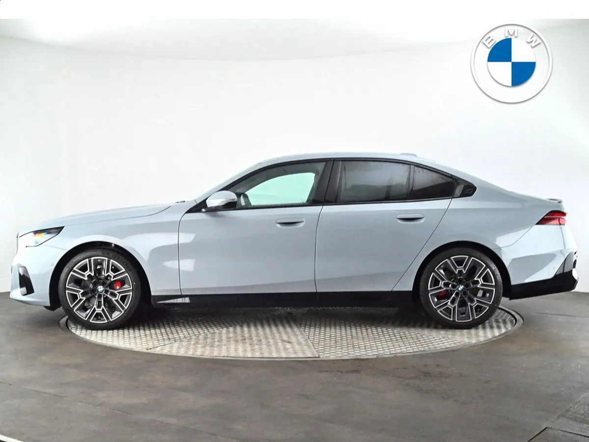 BMW 5-Series 520i M Sport Pro Saloon - Image 3