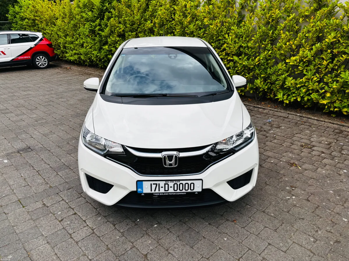 2017 HONDA FIT 1.5 HYBRID ONLY 17,000KMS - Image 3