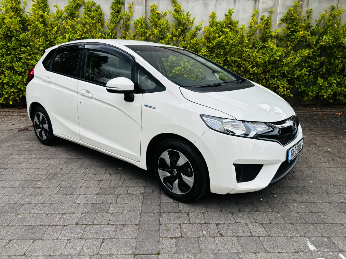 2017 HONDA FIT 1.5 HYBRID ONLY 17,000KMS - Image 2