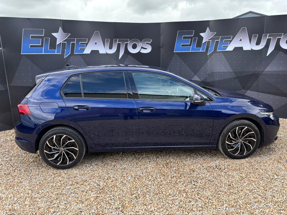 Volkswagen Golf Style eTSI DSG 2024 - Image 5