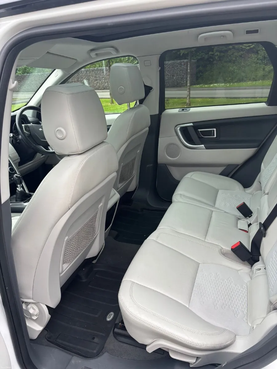 Land Rover Discovery Sport 2016 - Image 3