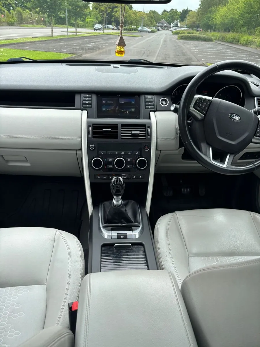 Land Rover Discovery Sport 2016 - Image 4