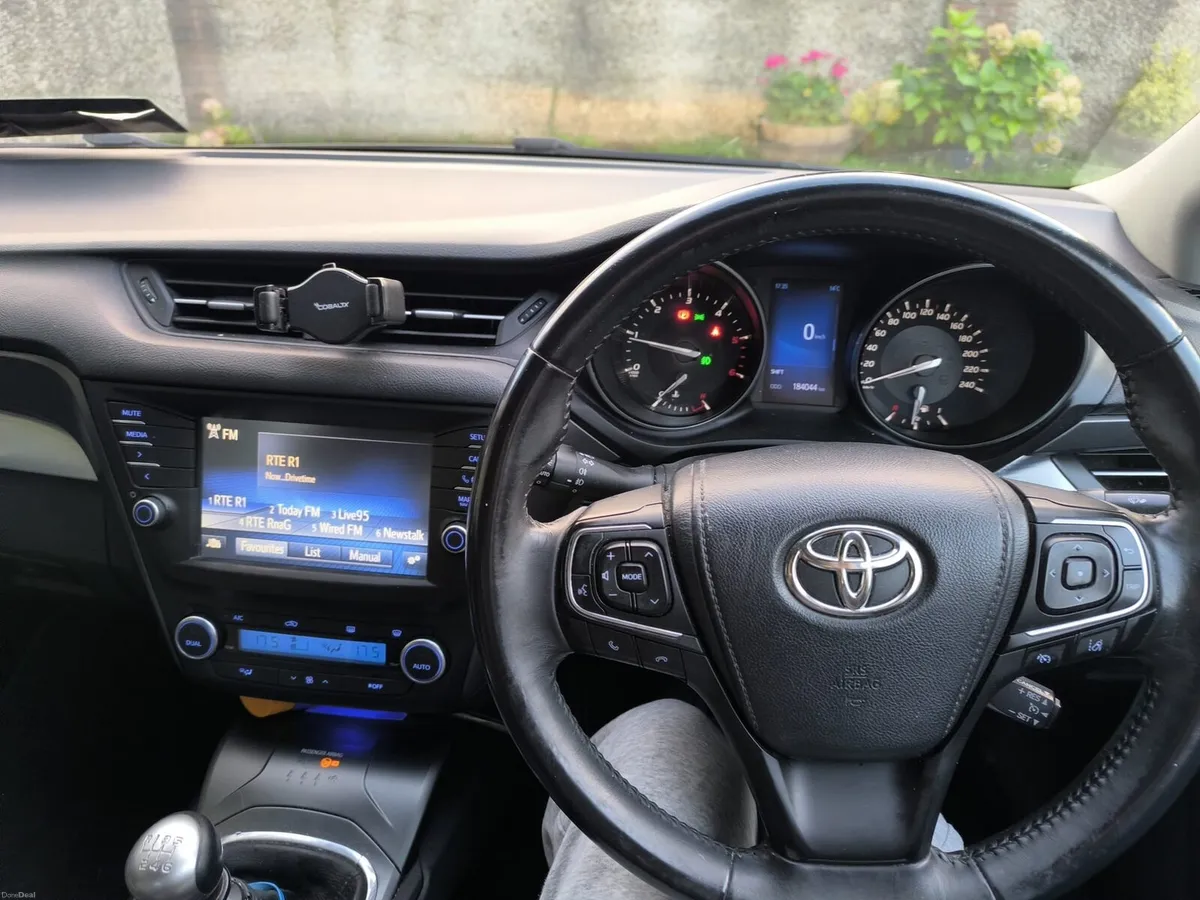 2017 Toyota avensis - Image 2