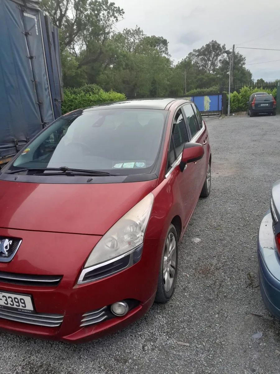 Peugeot 5008 2012 - Image 2