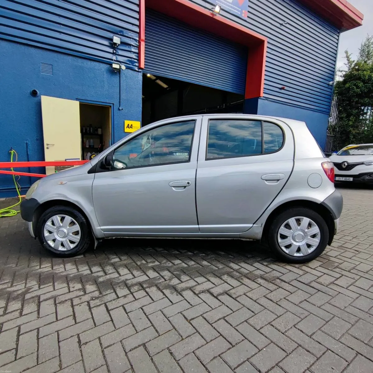 2002 Toyota Yaris with 1 month warranty - Image 4