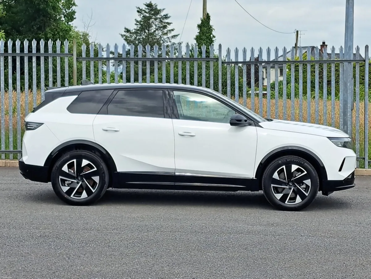 Opel Grandland GS FULLY ELECTRIC 73KWh  210BHP **H - Image 4