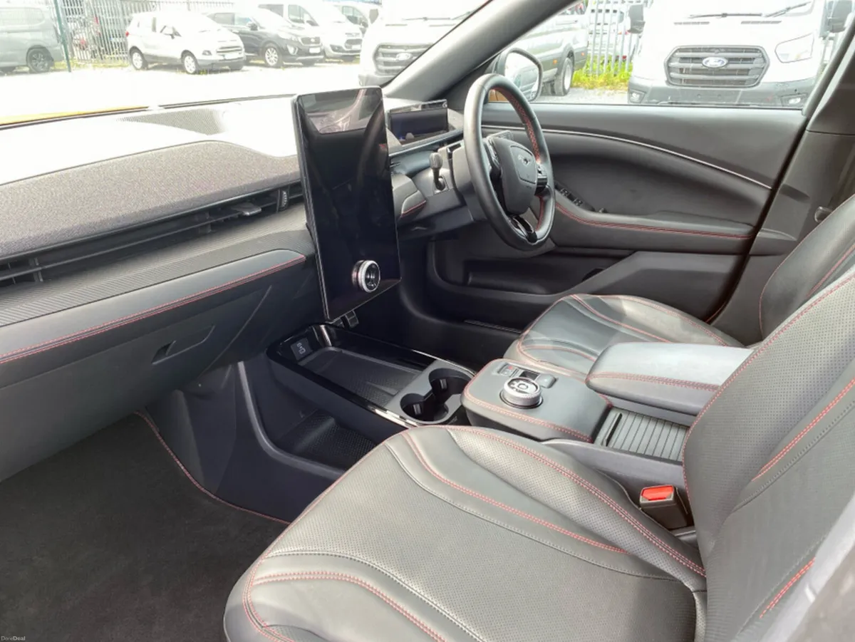 Ford Mustang Mach-E PREMIUM 5DR 88ER - Image 2