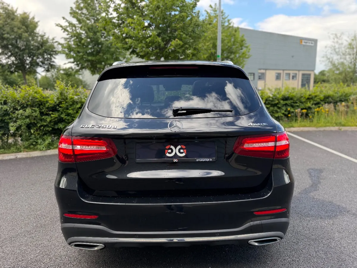 Mercedes-Benz GLC GLC250D AMG PREMIUM PLUS 4MATIC - Image 4