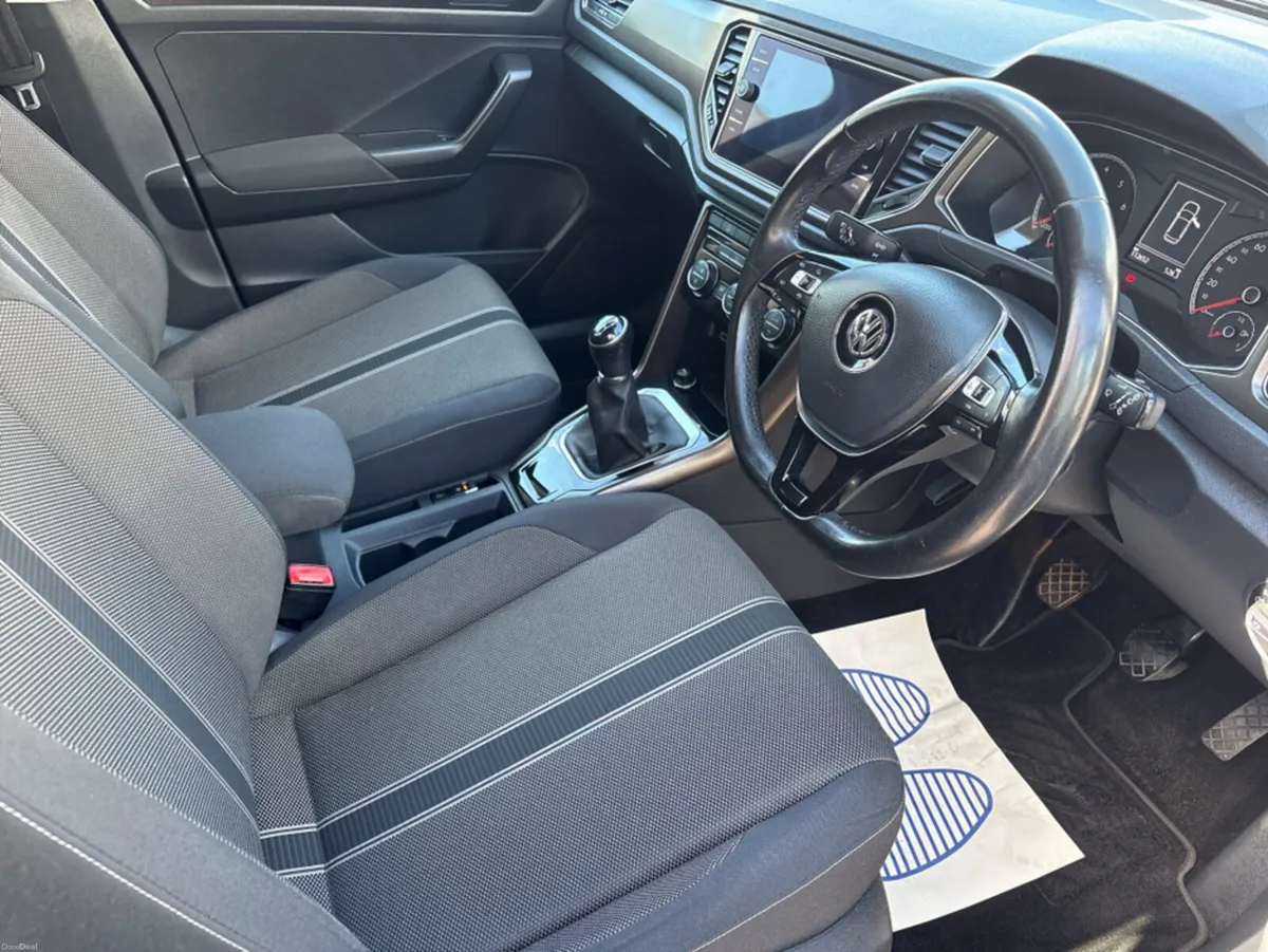 Volkswagen T-Roc DESIGN 1.0 TSI MANUAL 6SPEED FWD - Image 6