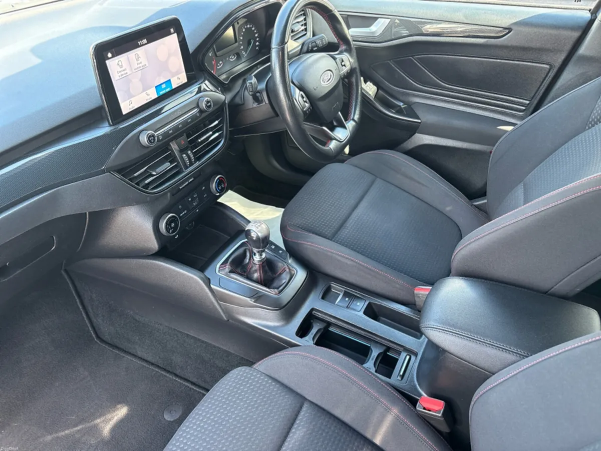 Ford Focus ST-LINE 1.0 ECOBOOST 125 125PS 4DR - Image 2