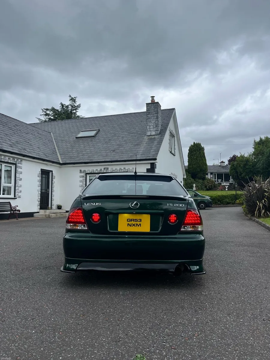 IS200 Sport - Image 4