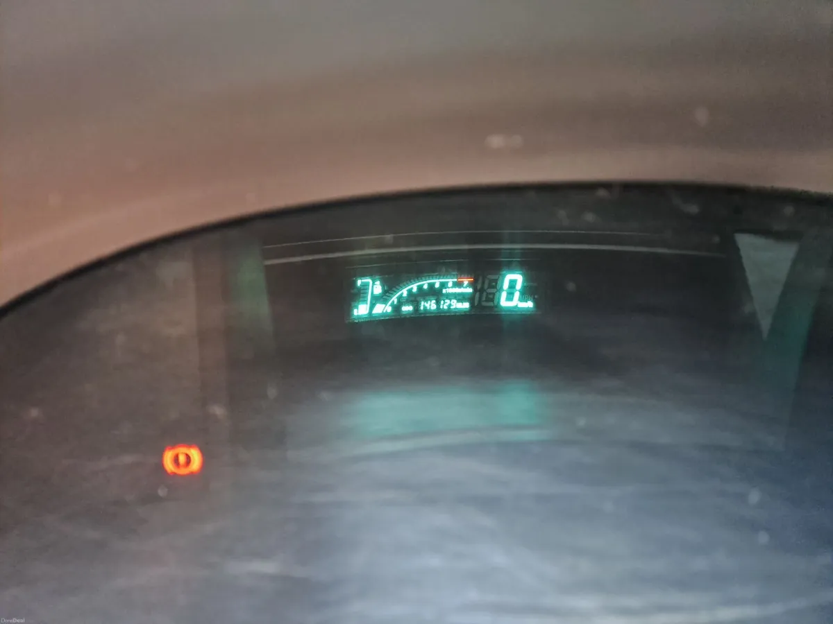 Toyota Yaris 2004 - Image 2