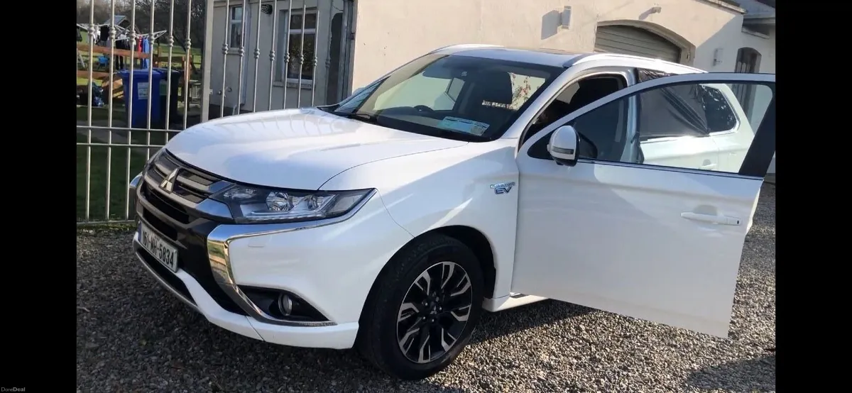 Mitsubishi Outlander PHEV - Image 1