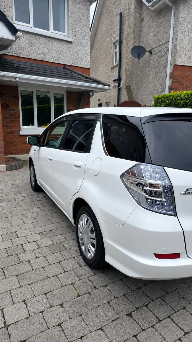 HONDA Fit Shuttle Hybrid 141 - Image 2